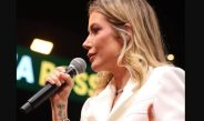 Luiza Possi ministra para 15 mil mulheres na Renascer Arena: “Deus é o centro”
