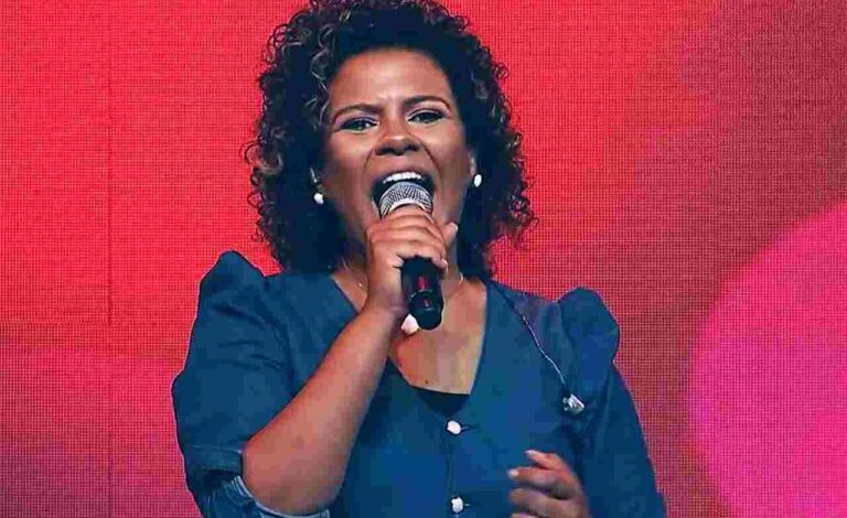 Nívea Soares critica “teatro das redes sociais” e alerta para falsa santidade