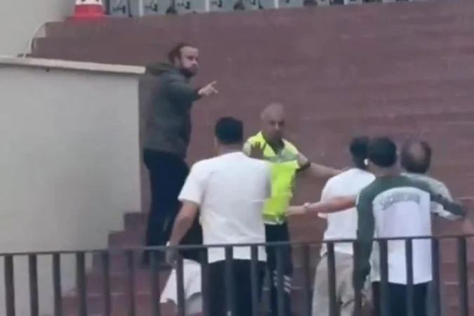 Ex-Arsenal, volante é perseguido e atacado em shopping na Turquia