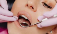 Como os dentes revelam mudanças hormonais no corpo feminino