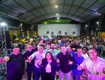 Força da mulher: Professora Maria do Carmo é aclamada em grande reunião na zona Leste de Manaus