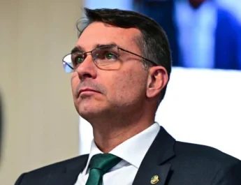 Flávio Bolsonaro sobre veto à carne: ‘Problema do Lula que vou resolver’