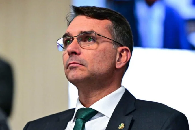 Flávio Bolsonaro sobre veto à carne: ‘Problema do Lula que vou resolver’