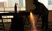 Faturamento da indústria cresce em abril, mas ainda está menor em 2026