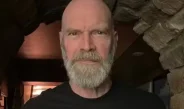 Câncer de mama em homens: ator de “X-Men” alerta sobre a doença rara