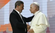 Antônio Banderas emociona plateia ao discursar perante o Papa Leão XIV