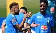 Neymar “cola” em Vini Jr. e treina pela primeira vez com o grupo