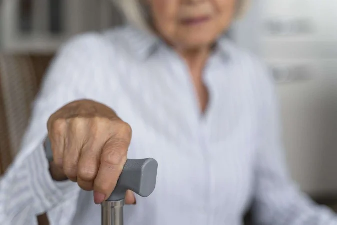 Dormir demais pode prejudicar mobilidade de homens idosos, diz estudo
