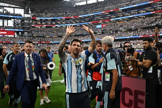 Dança dos Imortais: Messi e CR7 se tornam os únicos jogadores a jogar 6 Copas
