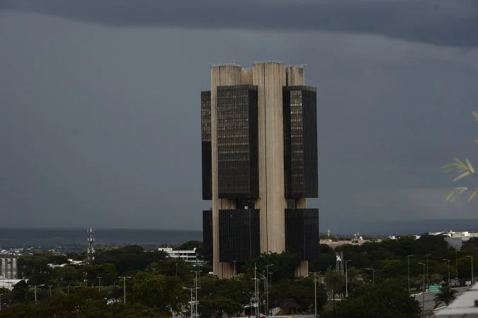 Sinal vê risco de cobrança no Pix com enfraquecimento do Banco Central