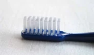 Escova de dentes tem prazo de validade? Saiba quando é hora de trocar