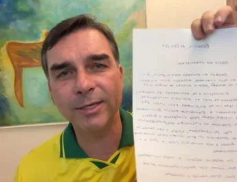 Defesa de Bolsonaro diz ao STF que não sabia que carta seria divulgada por Flávio