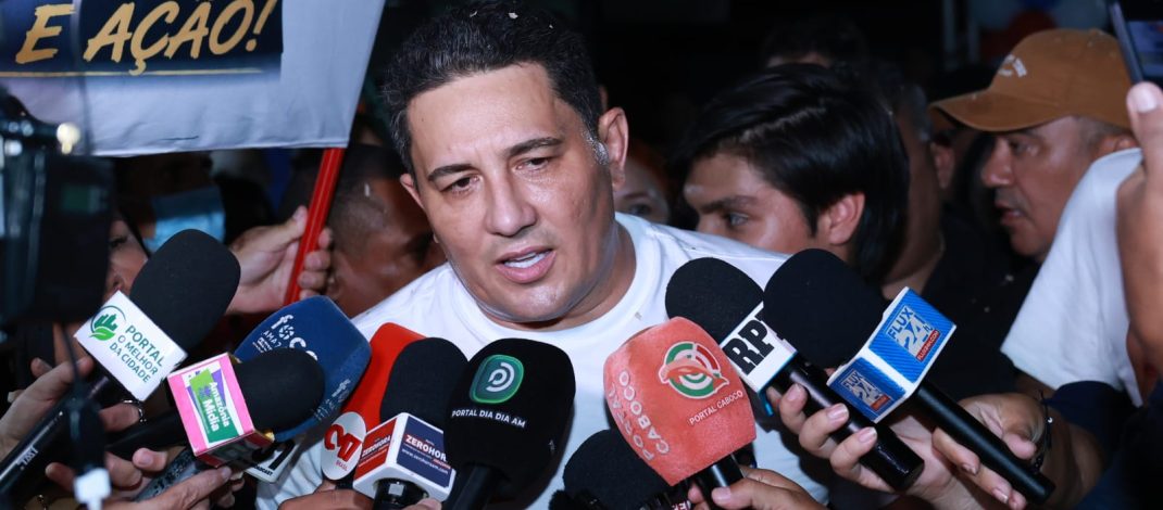 Simão Peixoto oficializa candidatura a deputado estadual em evento com 10 mil pessoas