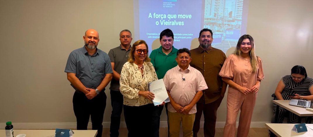 Deputado estadual Sinésio Campos defende fortalecimento do comércio em encontro com empresários do Vieiralves, em Manaus