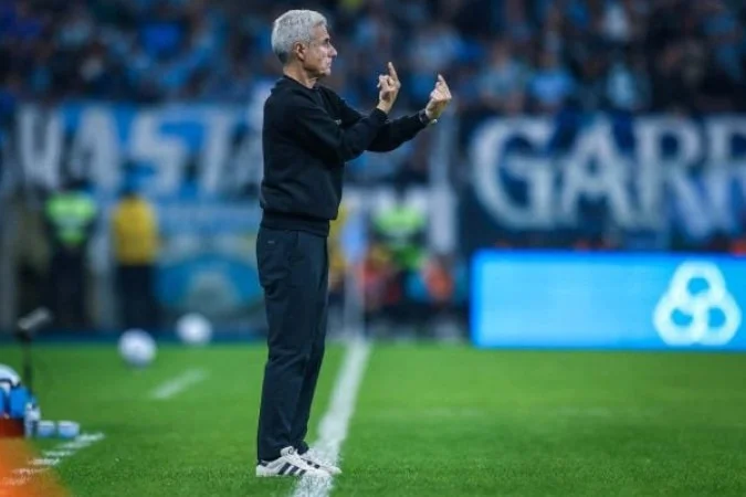 Luís Castro enaltece atuação do Grêmio contra Fluminense