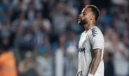 Gênio tempestuoso: Neymar tem mesmo número de gols e cartões na temporada