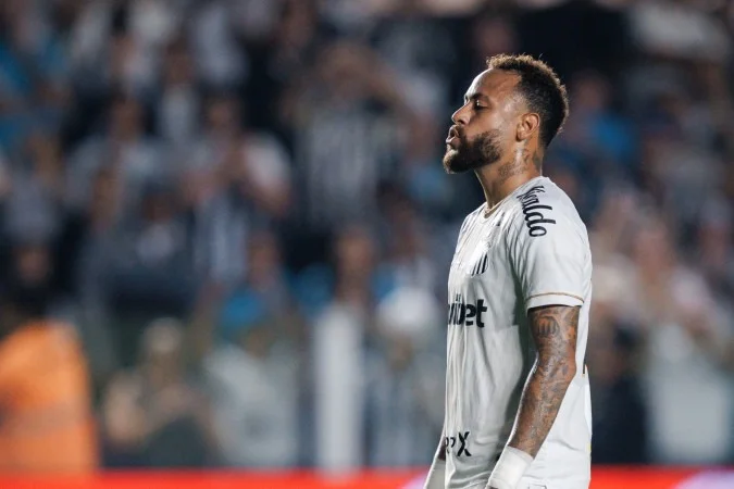 Gênio tempestuoso: Neymar tem mesmo número de gols e cartões na temporada