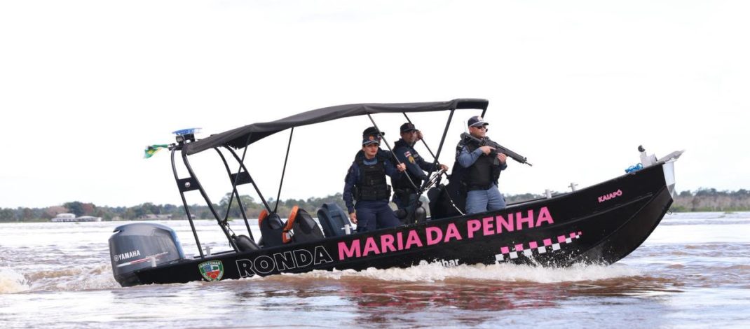Coronel Vinícius Almeida expandiu Ronda Maria da Penha para o interior e defende ampliar lanchas para todo o Amazonas