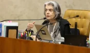Cármen Lúcia se diz “envergonhada” com situação do STF