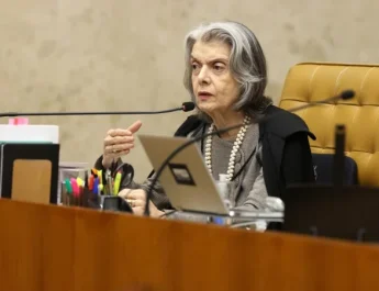 Cármen Lúcia se diz “envergonhada” com situação do STF
