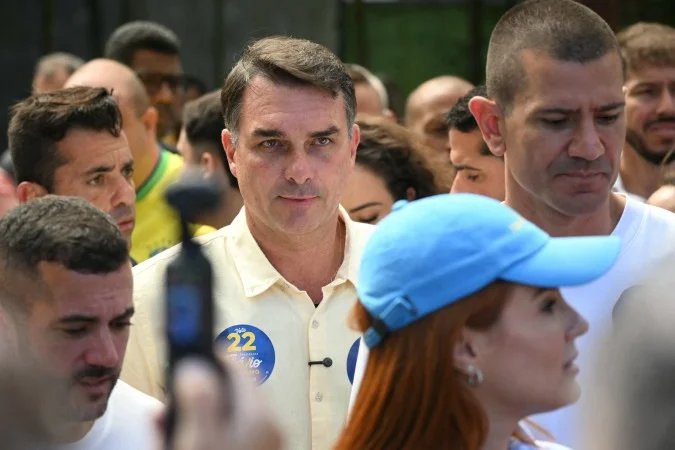 TSE alega problema técnico em vídeo de Flávio e diz que haverá nova exibição