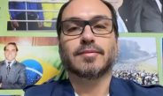 Carlos Bolsonaro declara voto: ‘É Maria e Flávio 22’