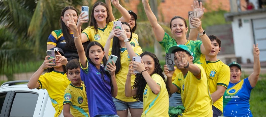 É VIRADA! Professora Maria encerra campanha nas ruas com Onda 22 em Manacapuru
